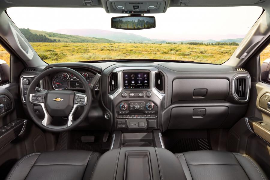 Торпедо Chevrolet Silverado LTZ Z71 Crew Cab 2018 года  (фото 8 из 8)
